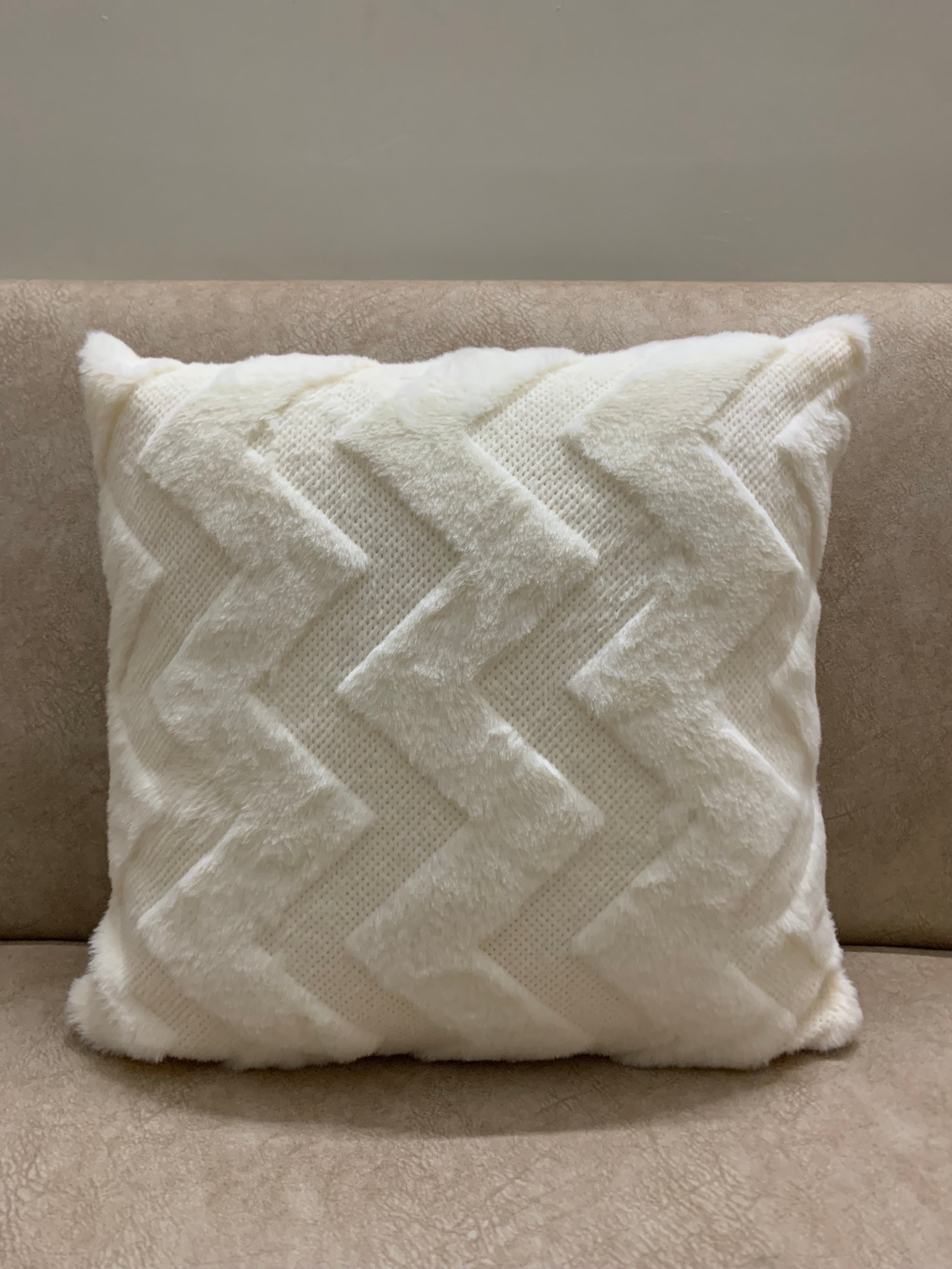 (PACK OF 3)TOWEL FUR ZIG-ZAG WHITE CUSHION COVER